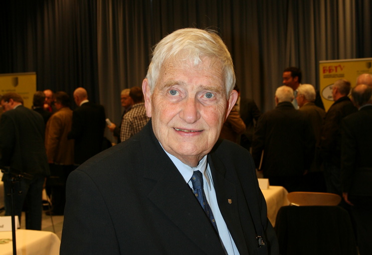 Henk Feijes tijdens de Algemene Vergadering in december 2009.