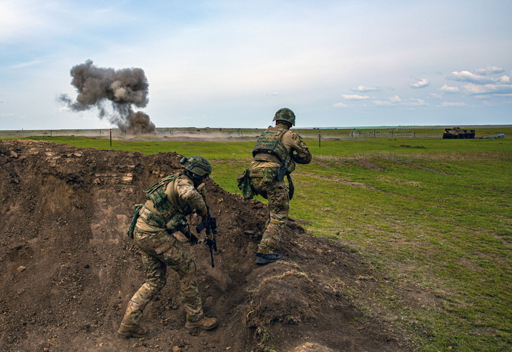 De krijgsmacht moet groeien. Dat moet niet alleen snel, maar ook zorgvuldig.